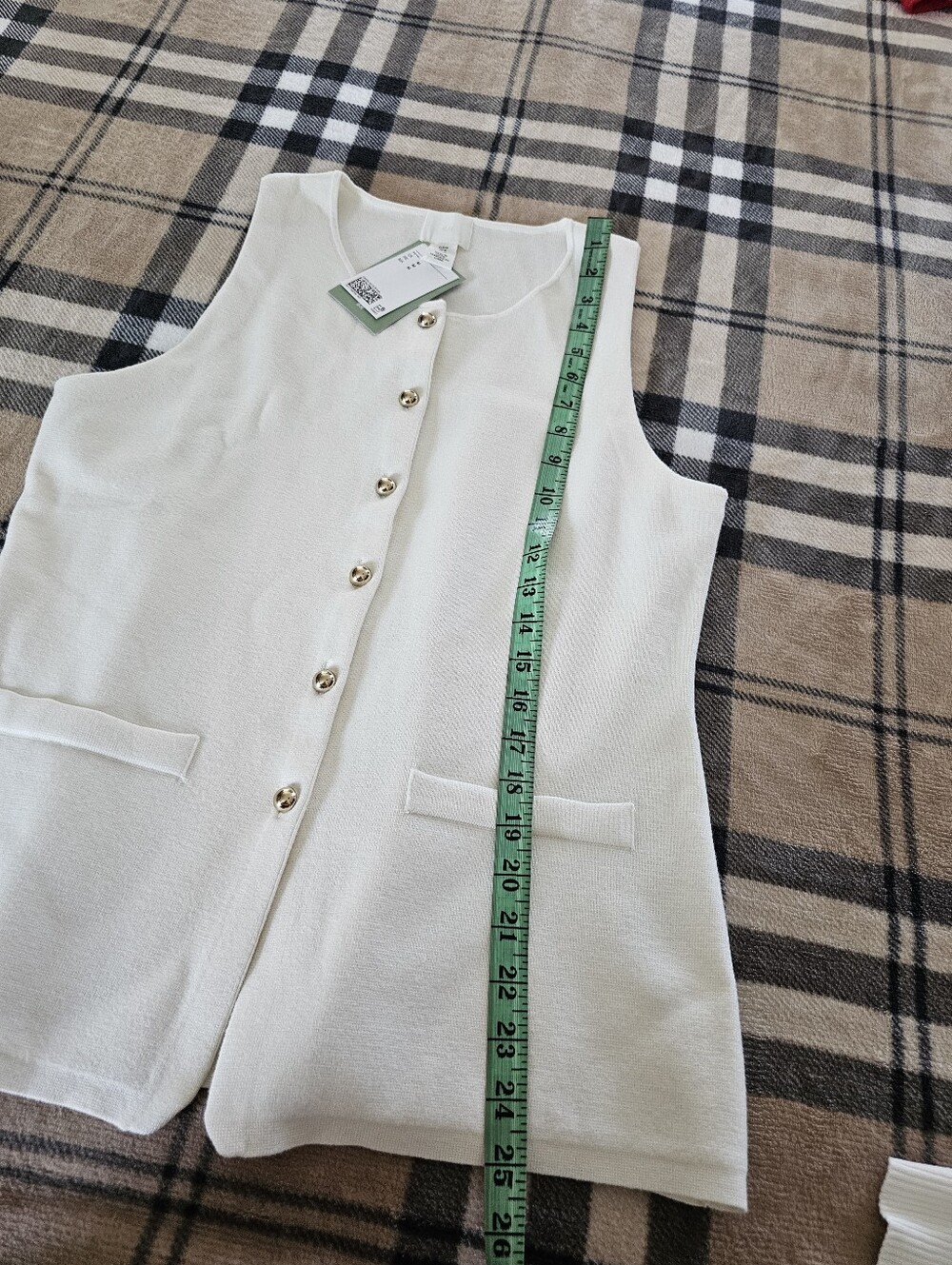 H&M Cream Sleeveless Button-Front Knit Tank - Picture 8 of 8